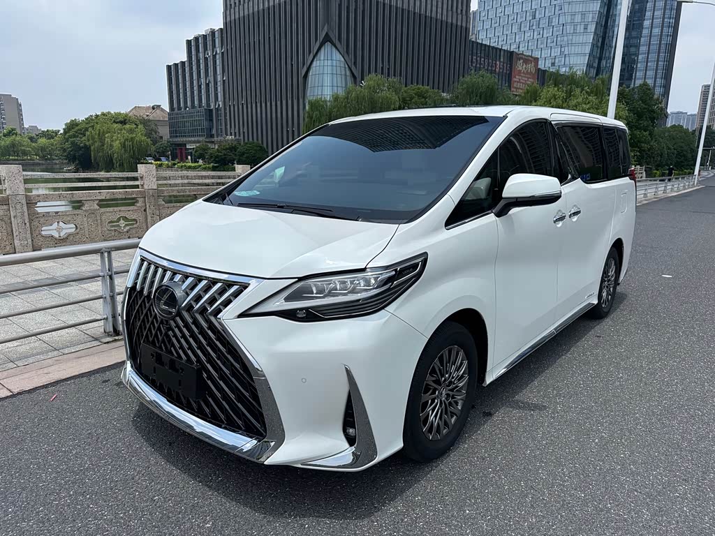 Lexus LM