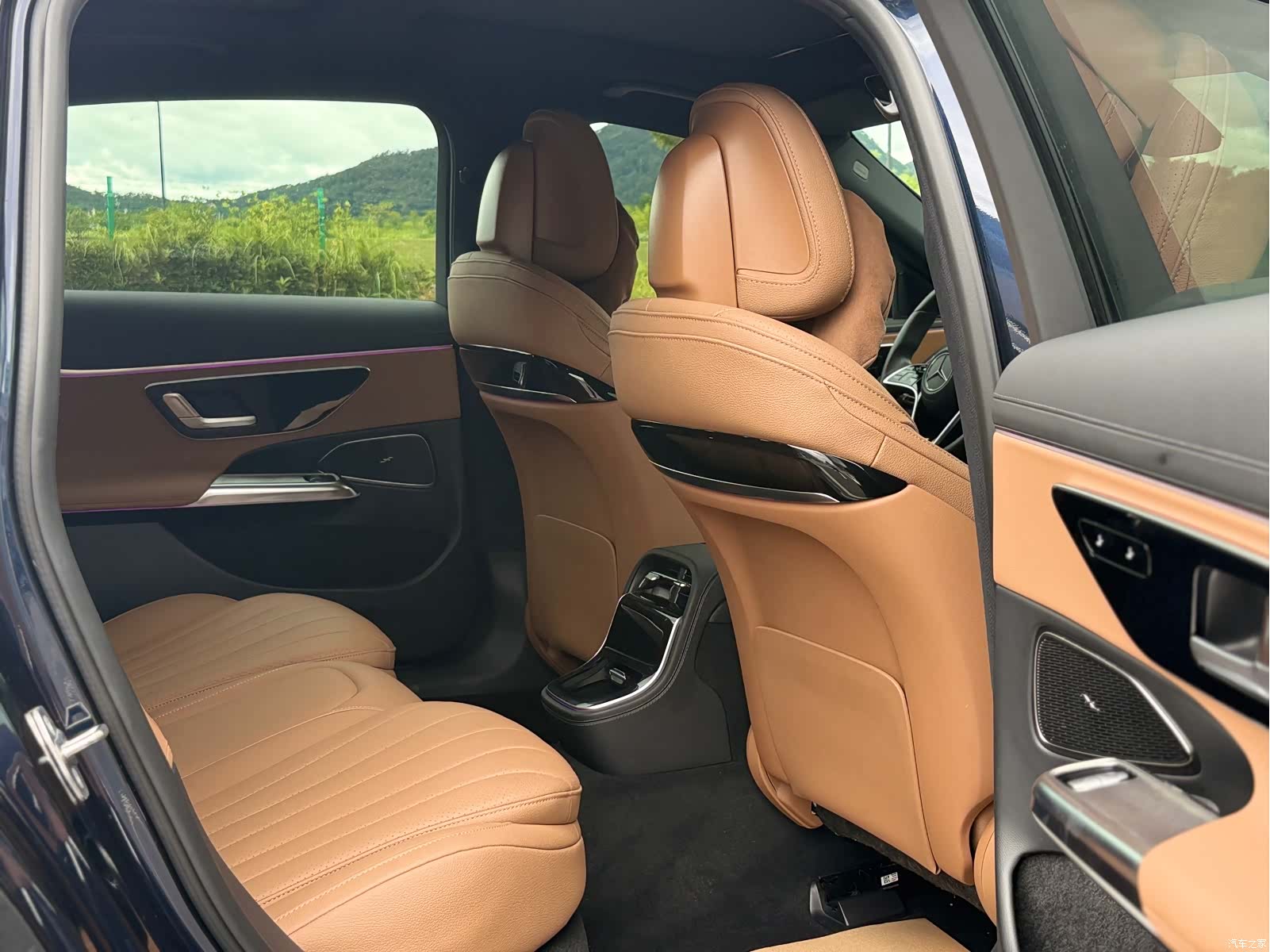 Mercedes-Benz E-Class, 2024 11