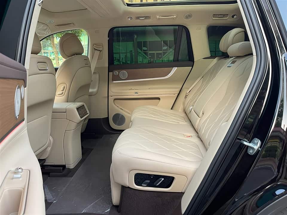 AITO Ask the world M9