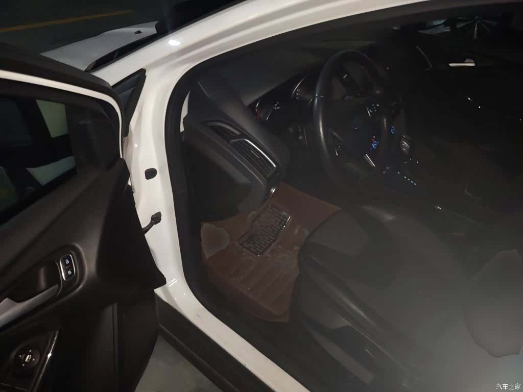 Ford Focus, 2015 13