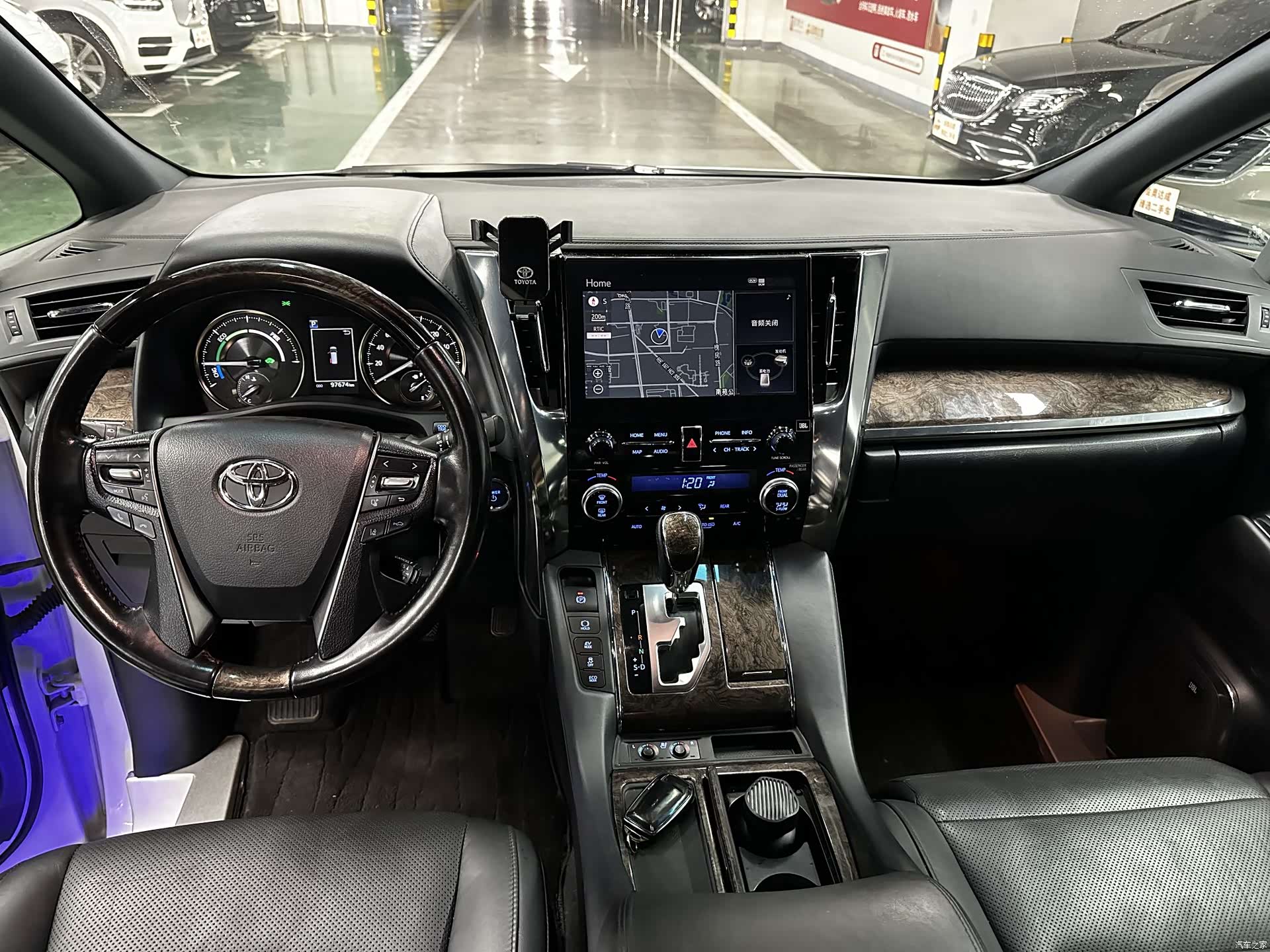 Toyota Alphard, 2021 14