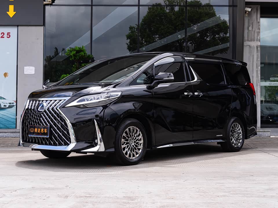 Lexus LM