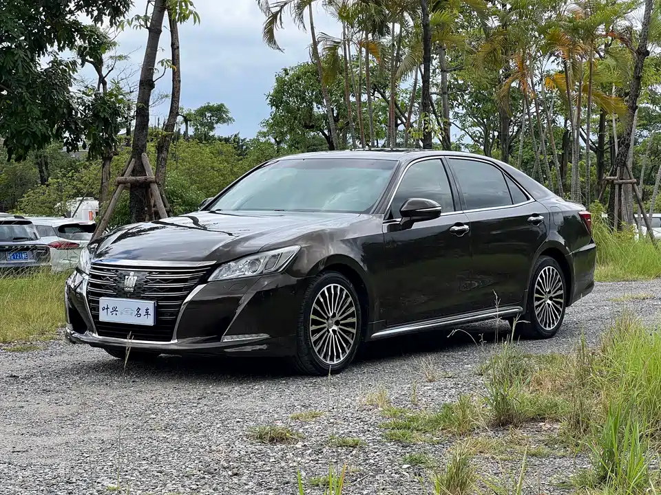 Toyota crown