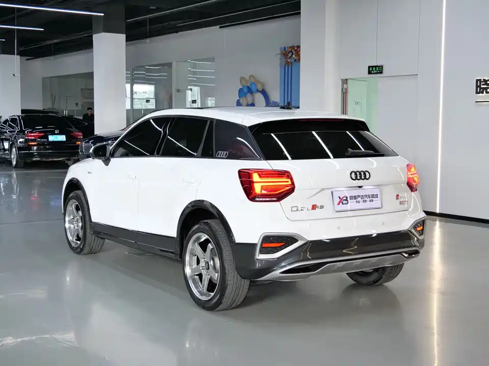 Audi Q2L