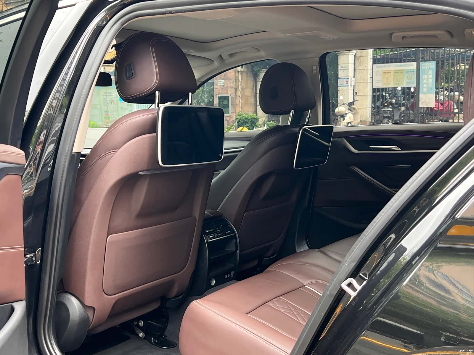 BMW 5 Series, 2020 все фото
