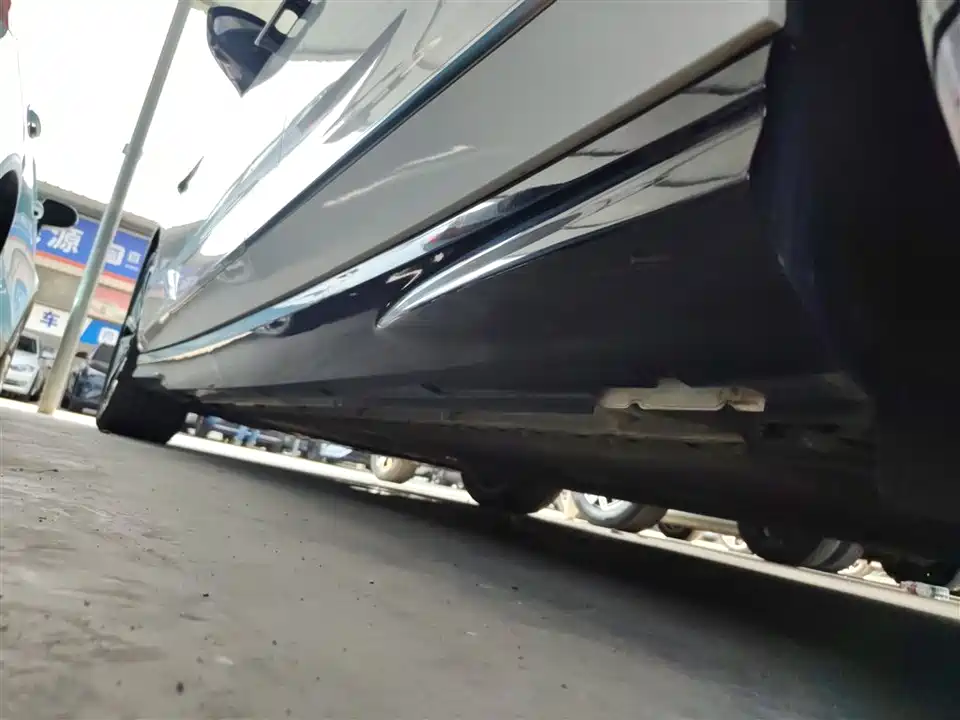 VOYAH Lantu chasing light