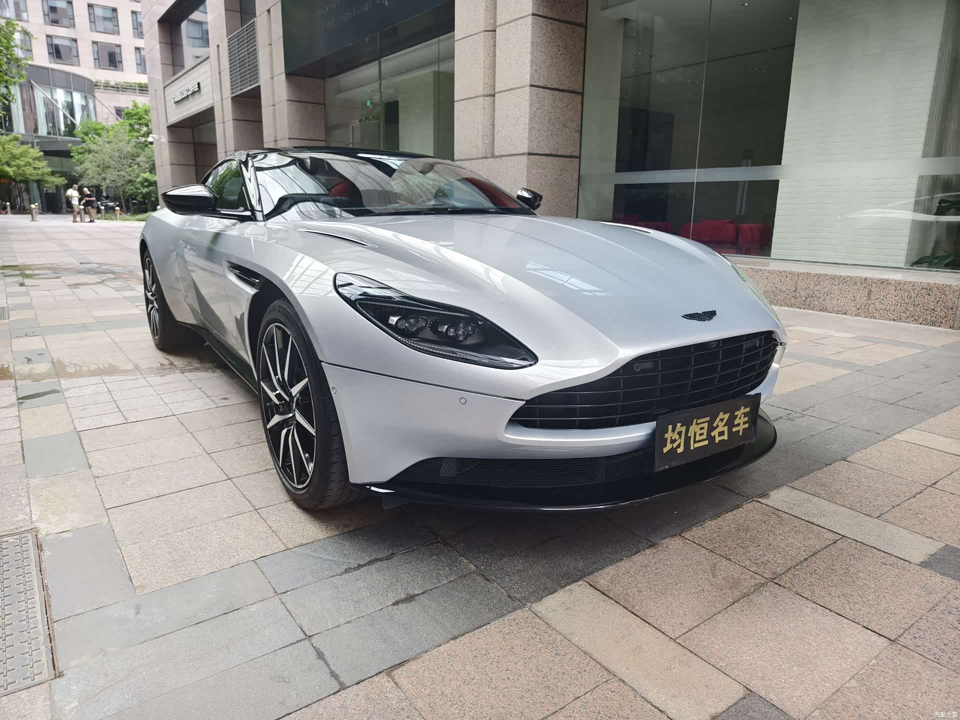 Aston Martin DB11