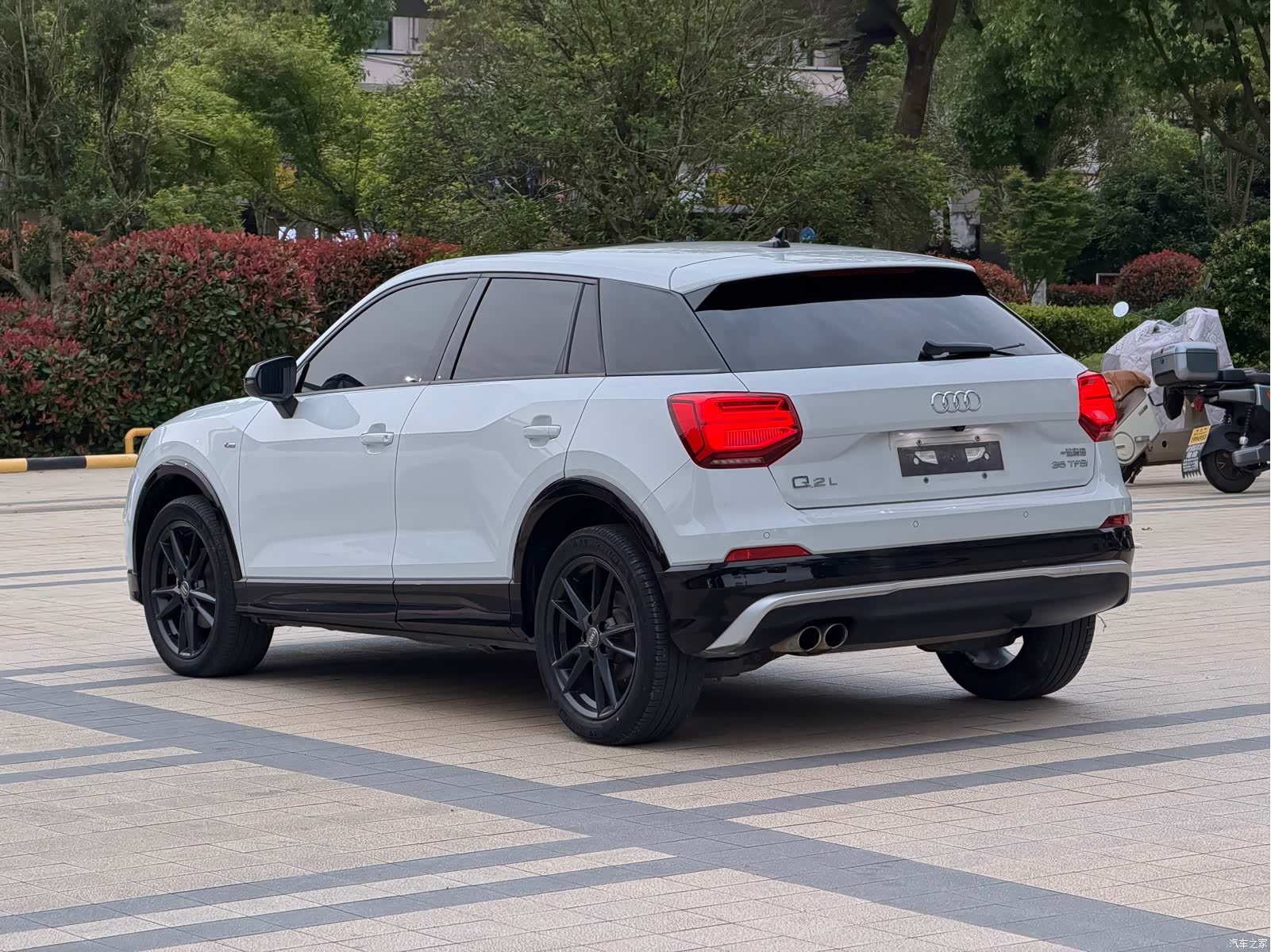 Audi Q2L, 2019 11