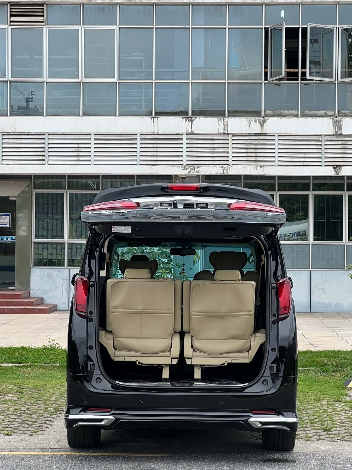 Toyota Alphard, 2017 7