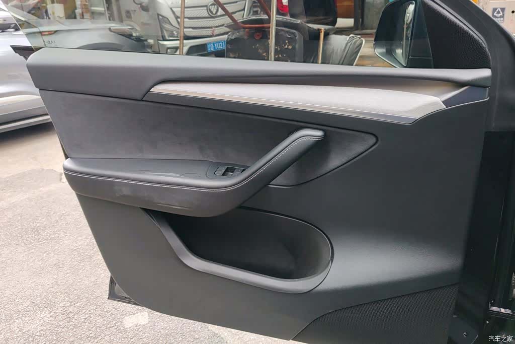 Tesla Model Y, 2025 7