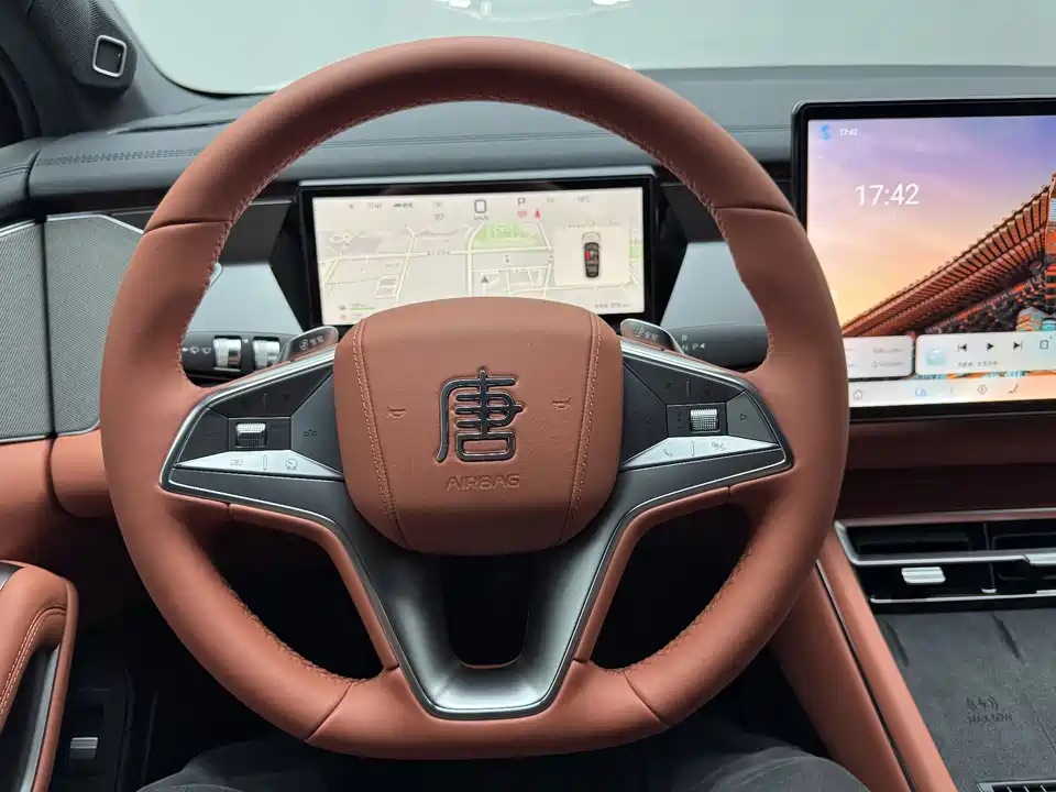 BYD Tang L