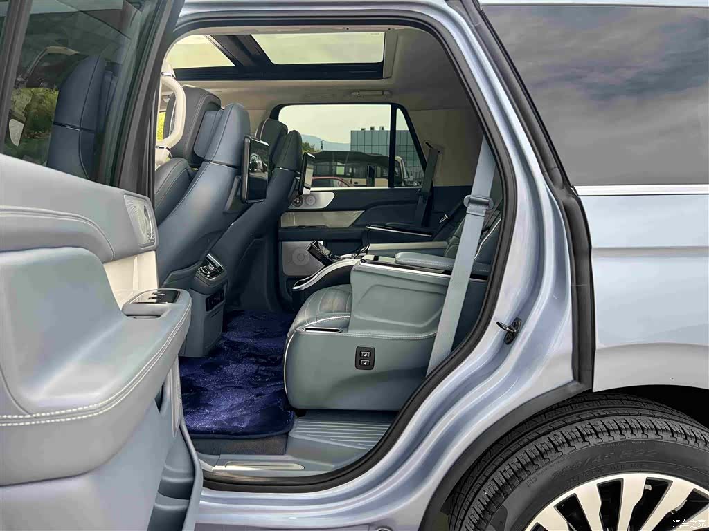Lincoln Navigator, 2019 11