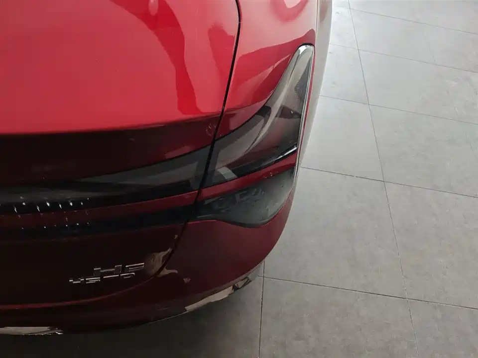 Hongqi H6