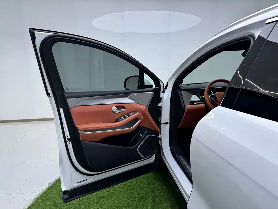 BYD Tang L