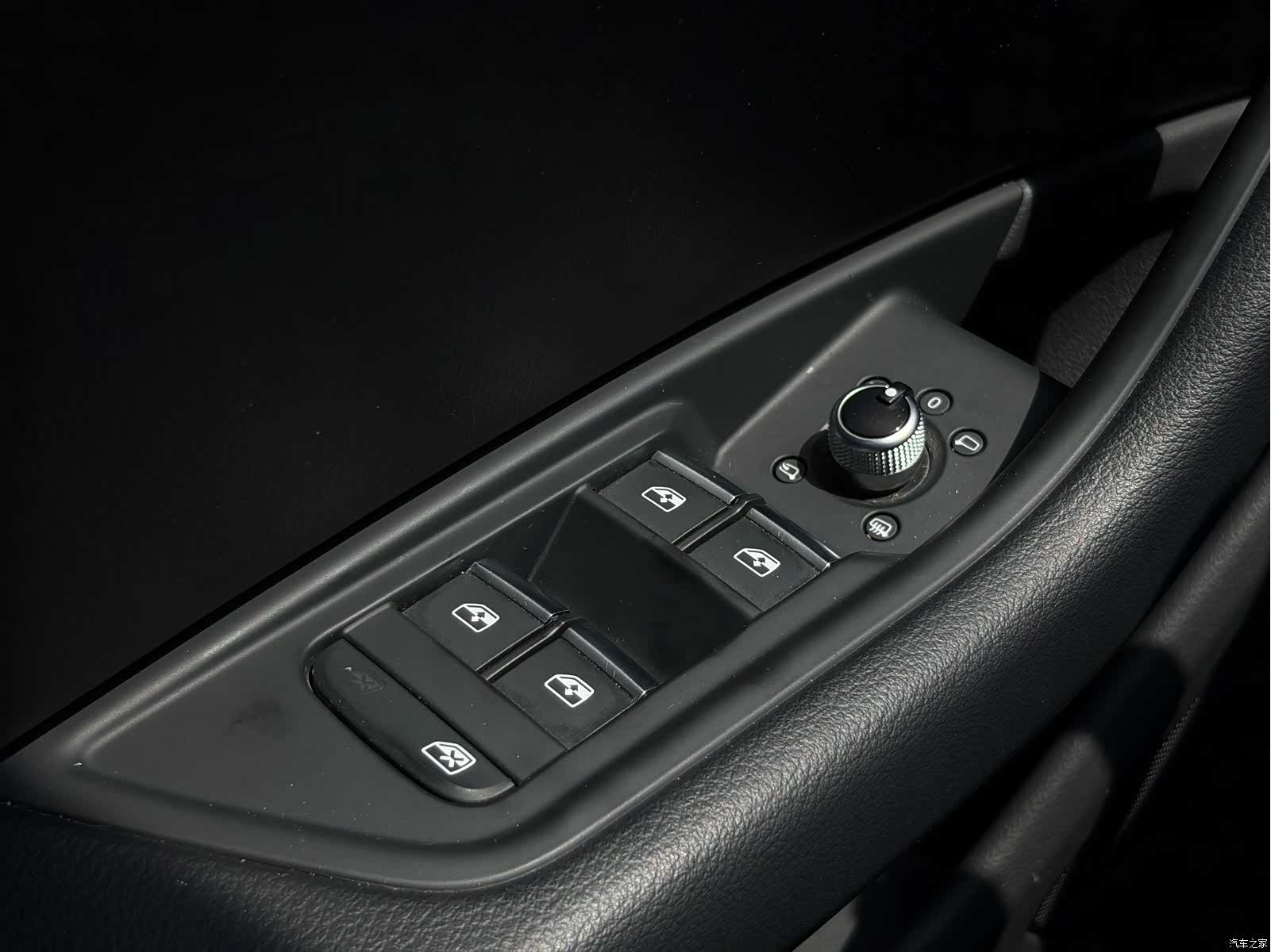 Audi A4L, 2019 15