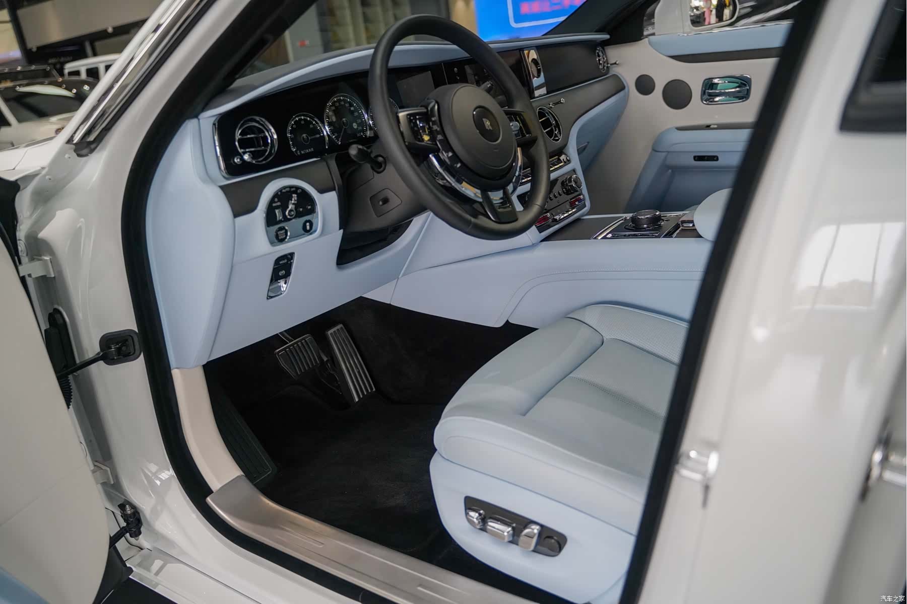 Rolls-Royce Ghost, 2025 18