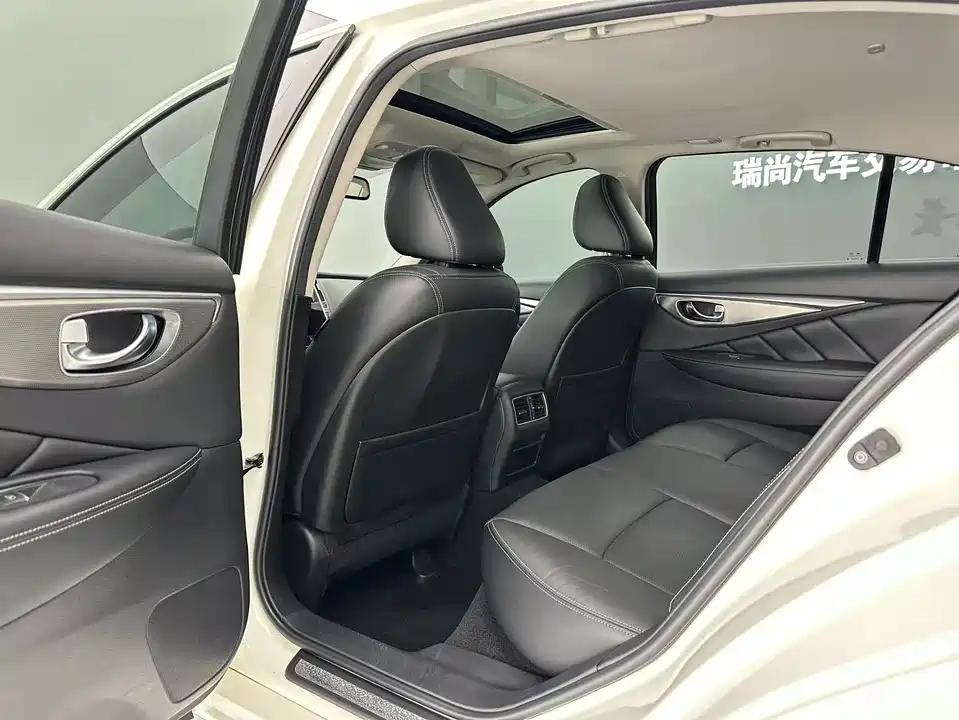 Infiniti Q50L