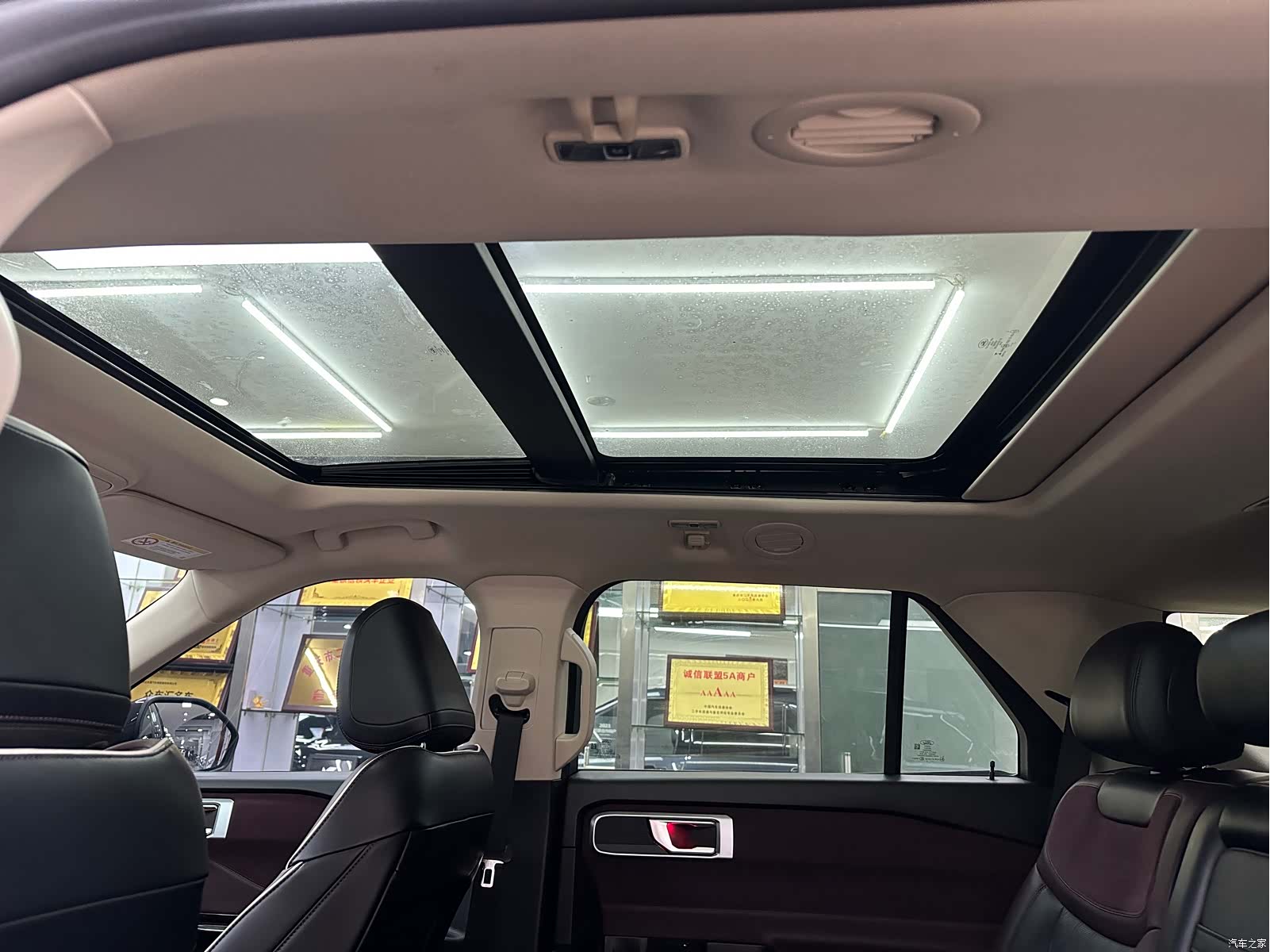 Ford Explorer, 2023 11