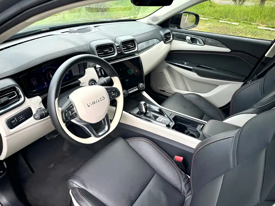 Lynk & Co 02