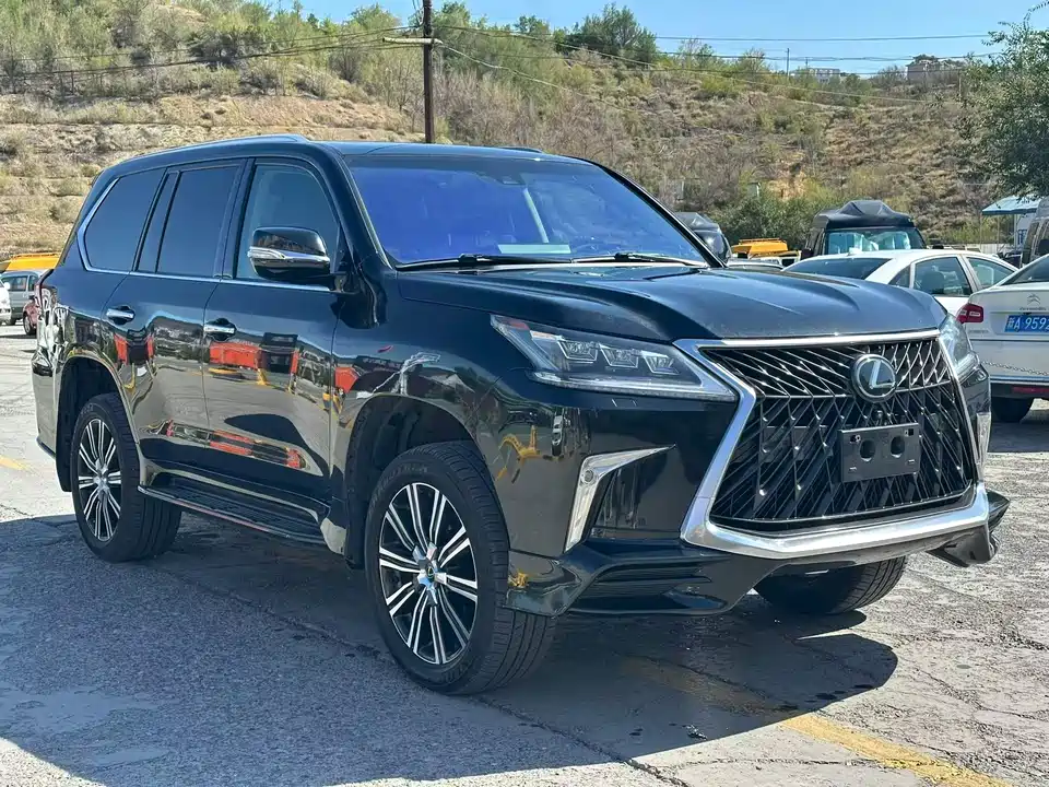 Lexus LX