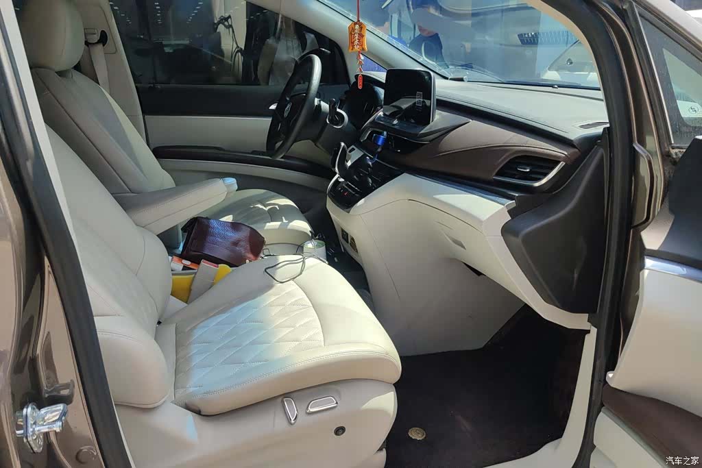 Buick GL8, 2023 8