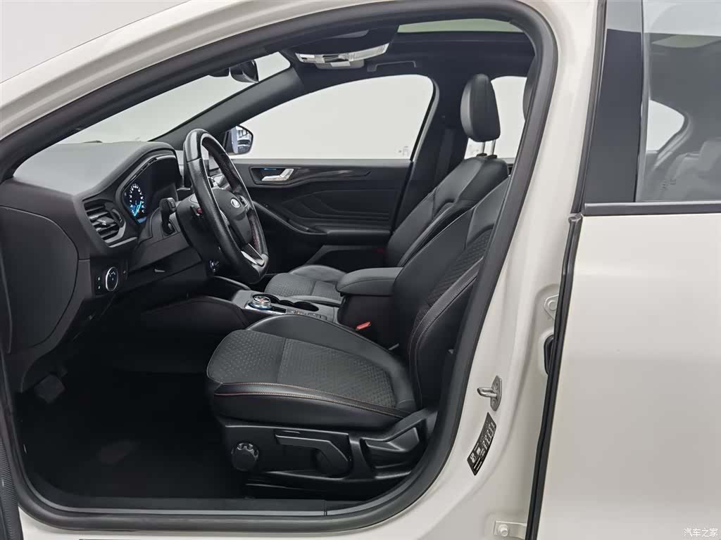 Ford Focus, 2020 10