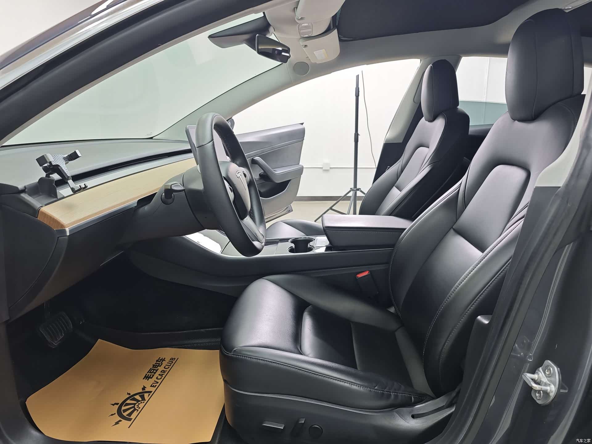 Tesla Model 3, 2020 41