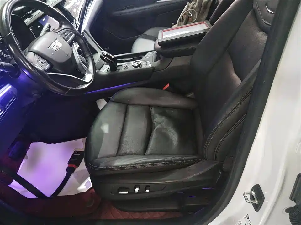 Cadillac XT6