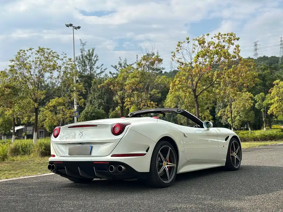 Ferrari California T