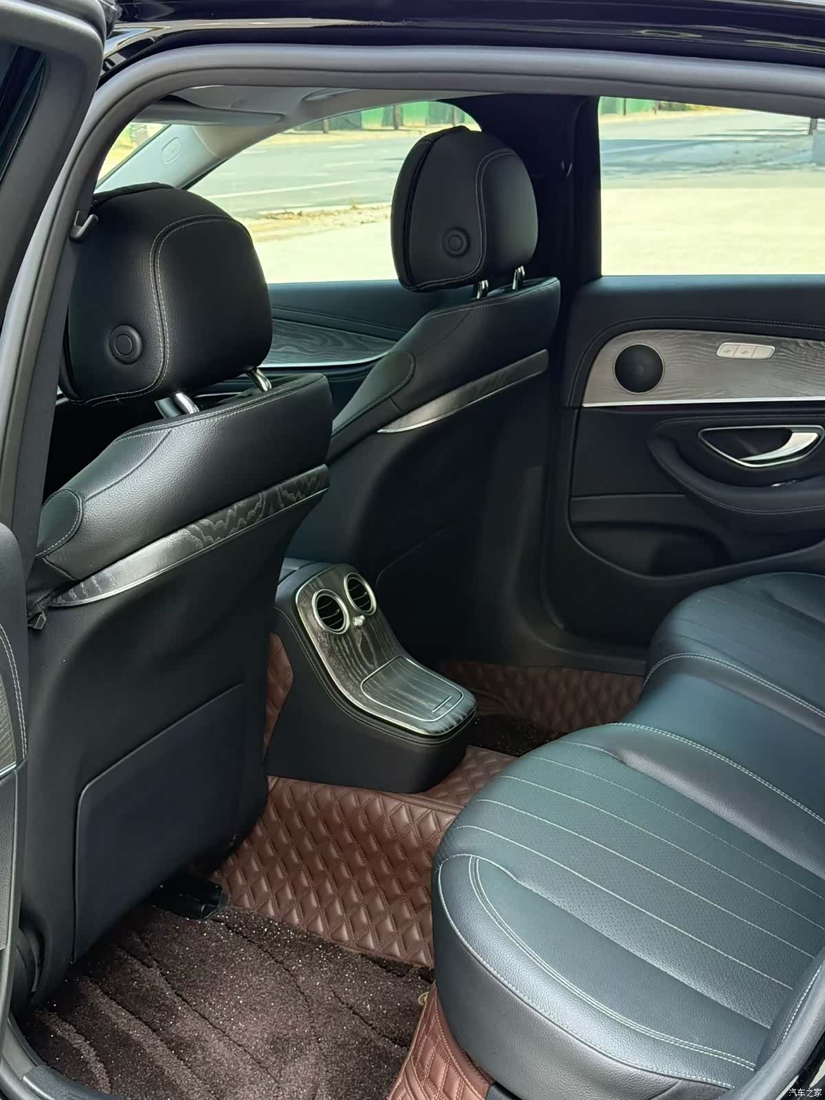 Mercedes-Benz E-Class, 2022 4