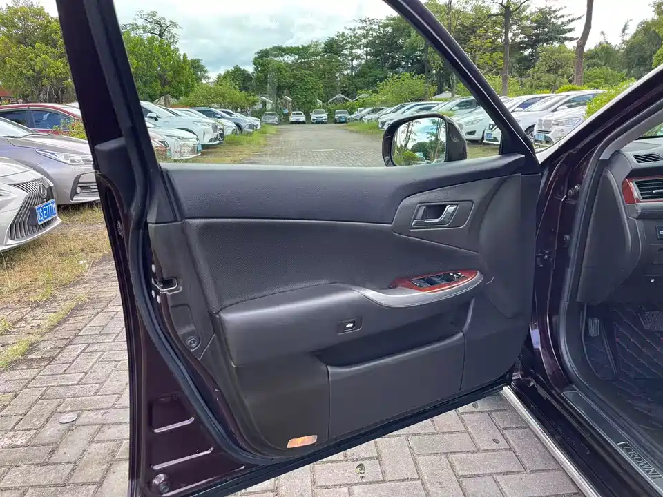 Toyota crown