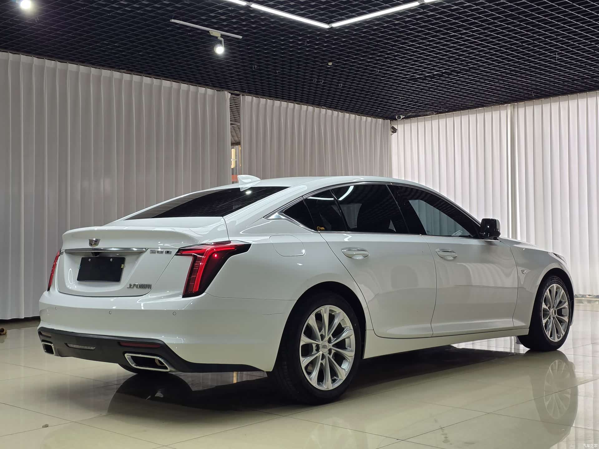 Cadillac CT5, 2022 все фото