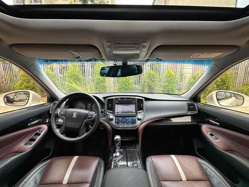 Toyota crown