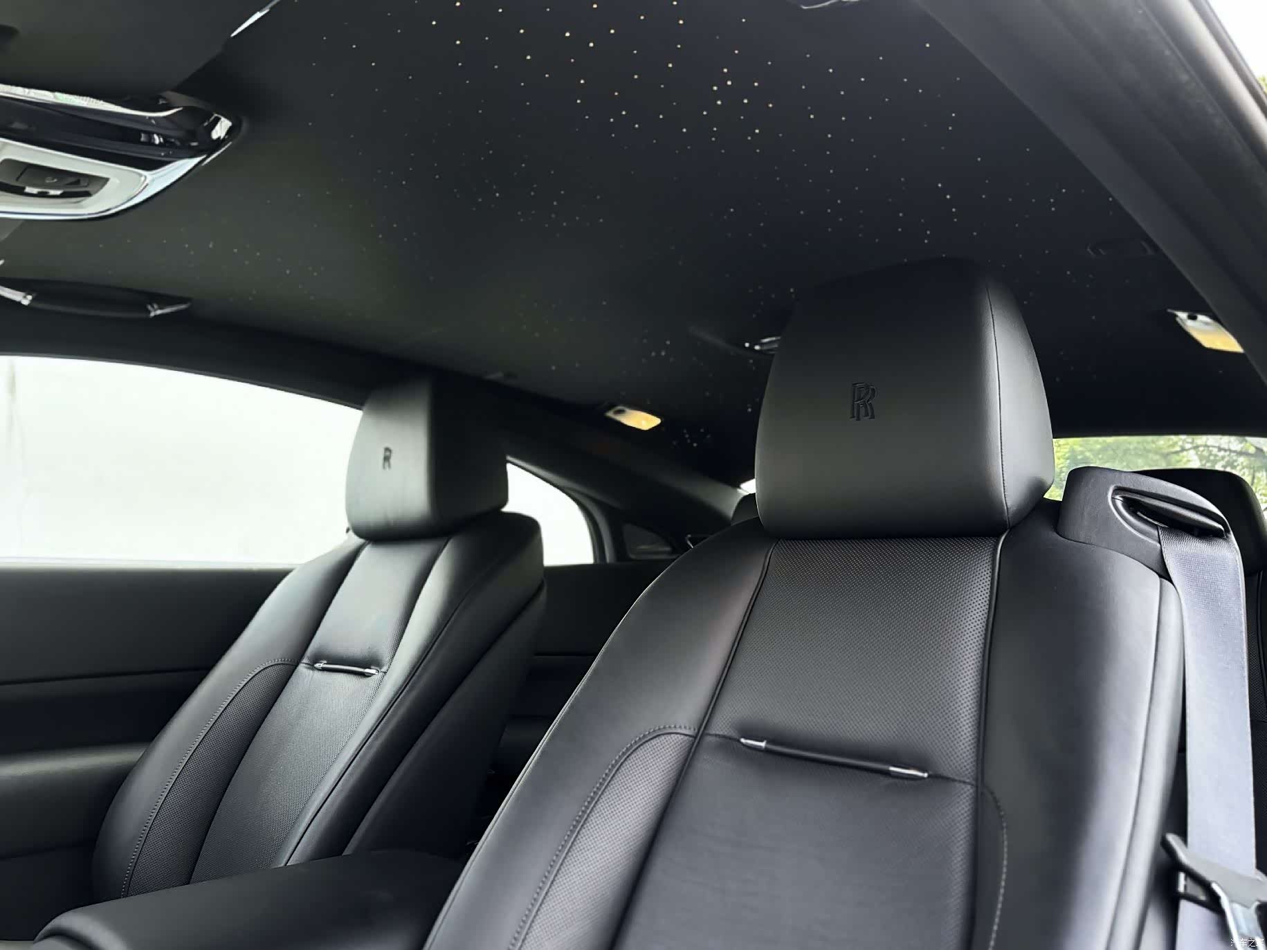 Rolls-Royce Wraith, 2017 все фото