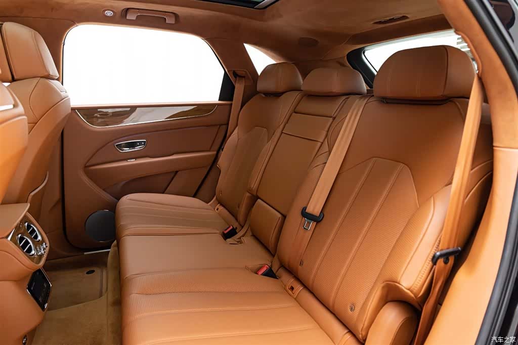 Bentley Bentayga, 2021 11