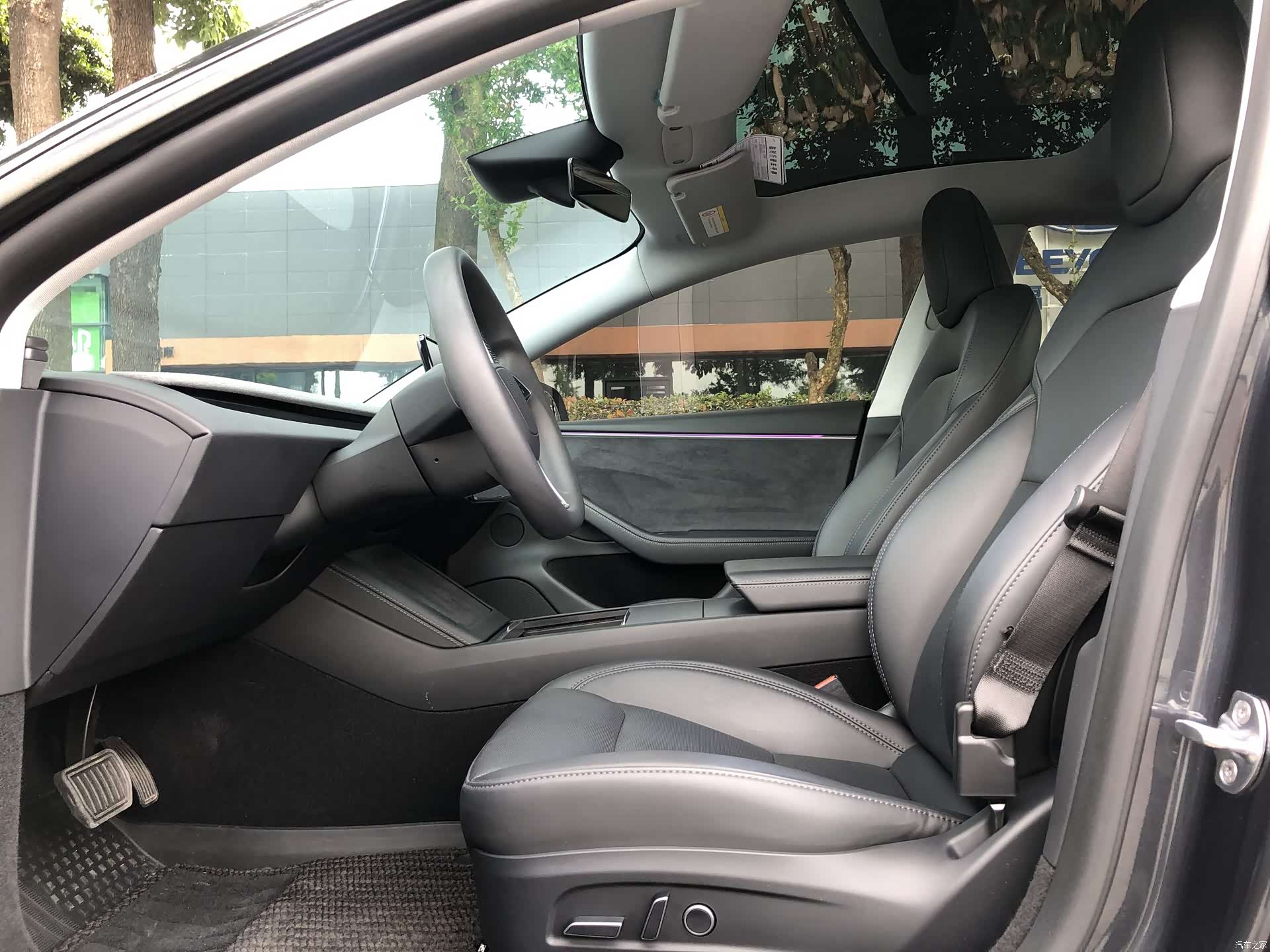 Tesla Model 3, 2025 4