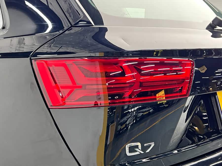 Audi Q7 2019, фото 10