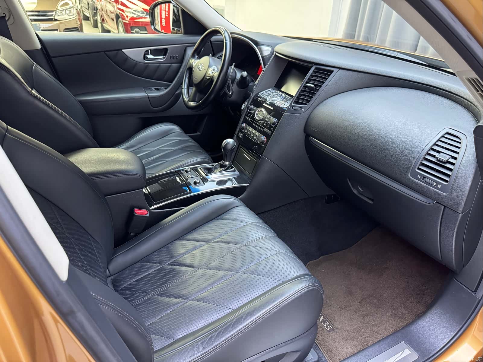 Infiniti FX35, 2011 9