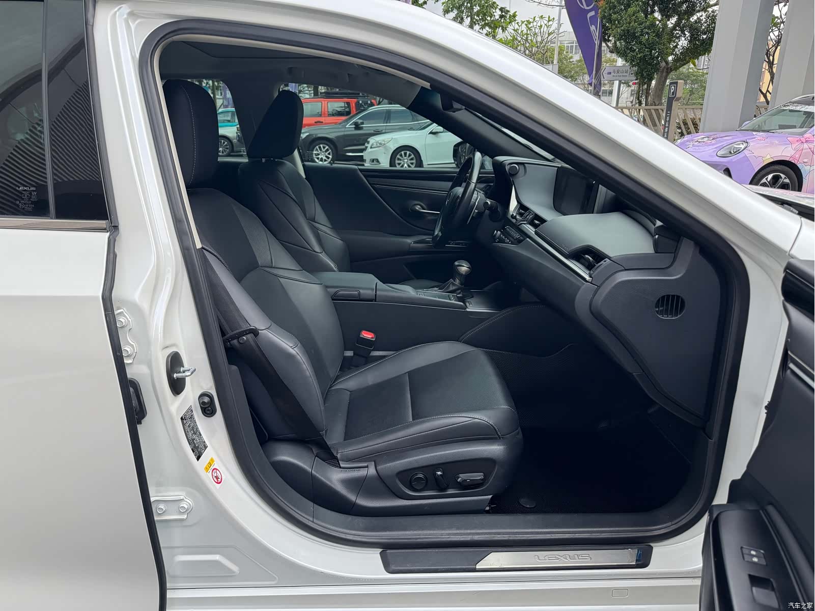 Lexus ES, 2019 9