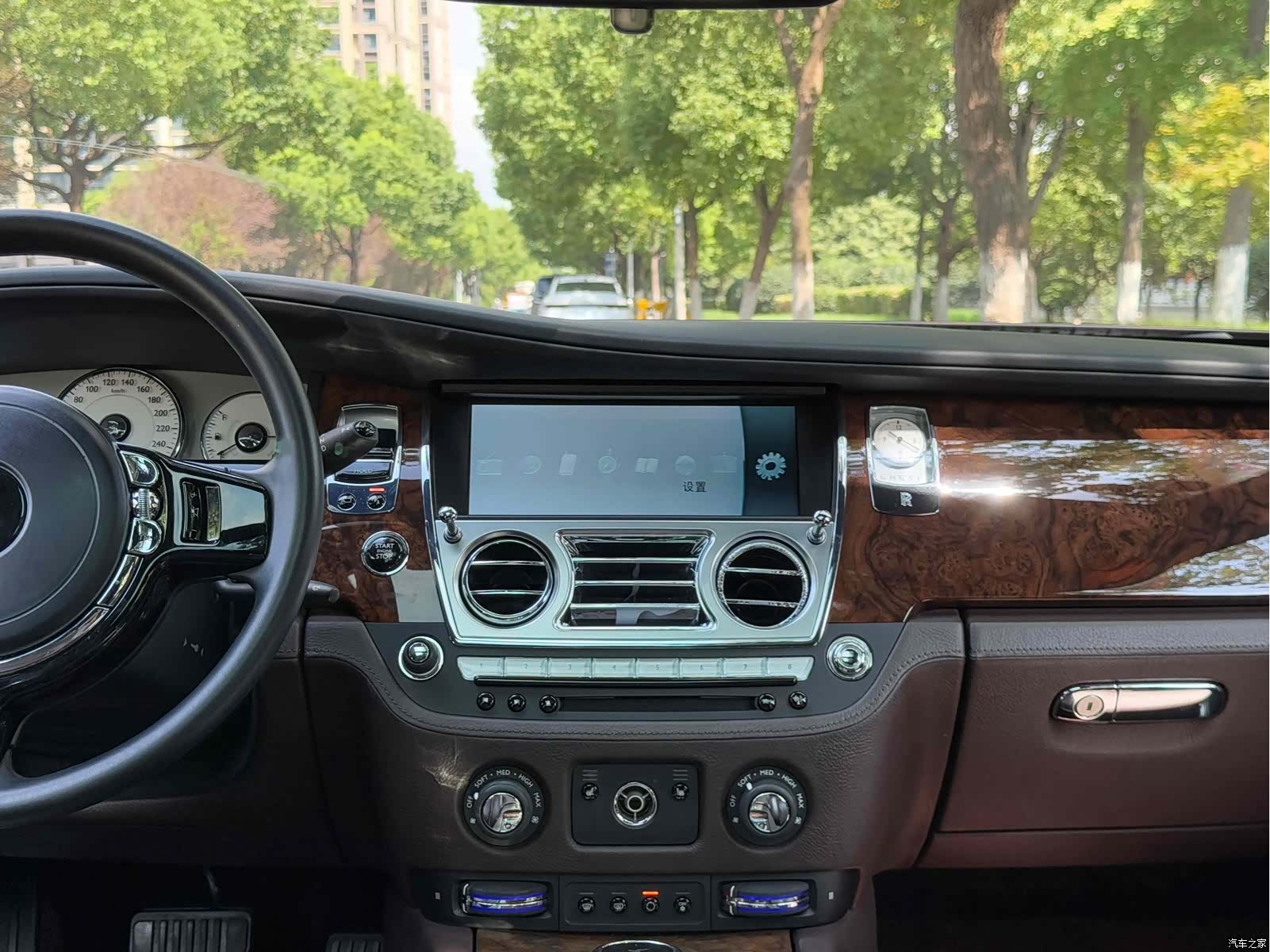 Rolls-Royce Ghost, 2015 12