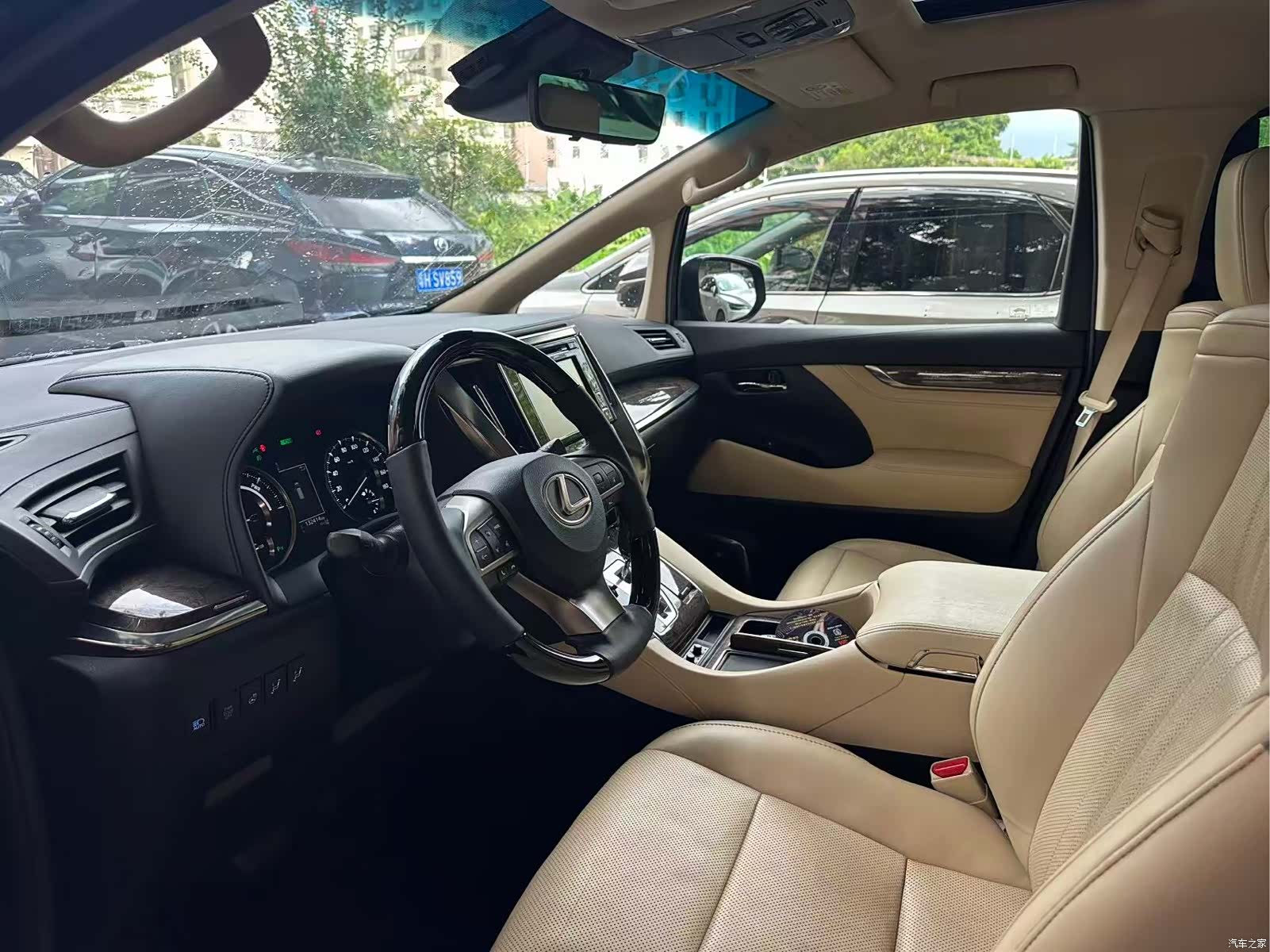 Toyota Alphard, 2019 4
