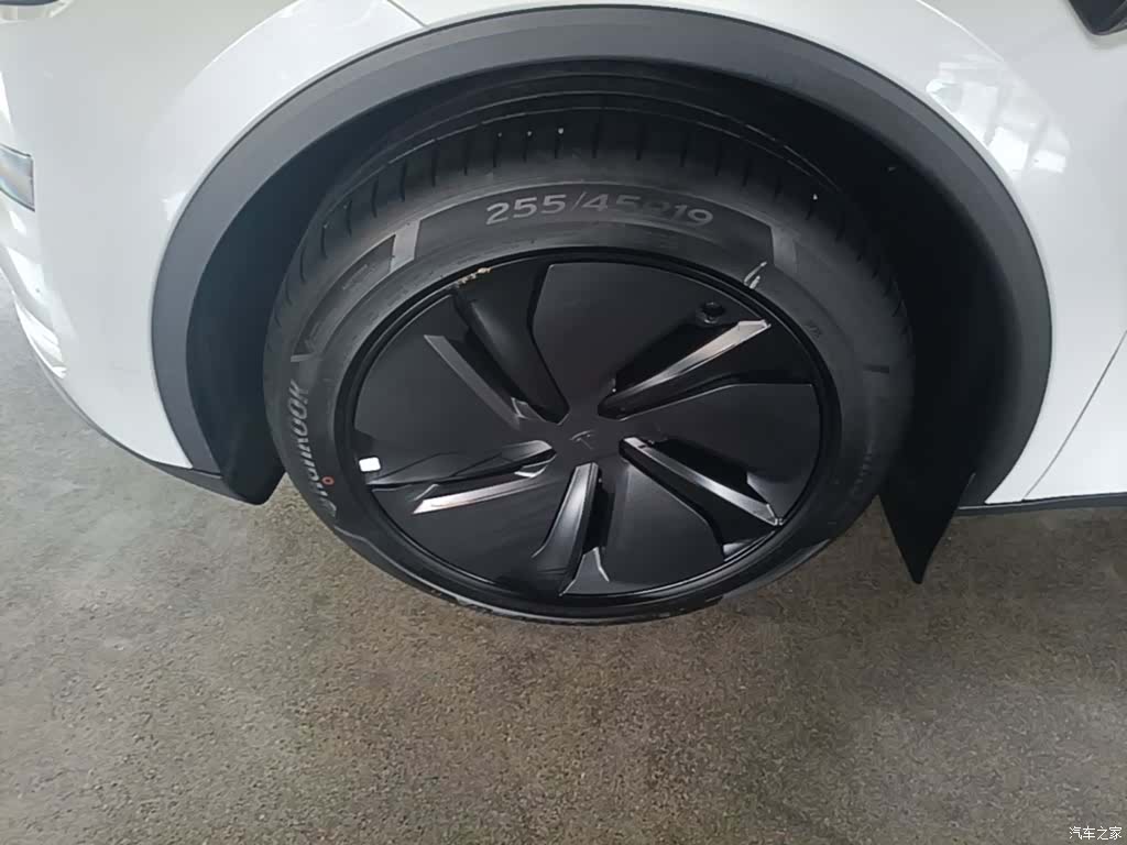 Tesla Model Y, 2025 23