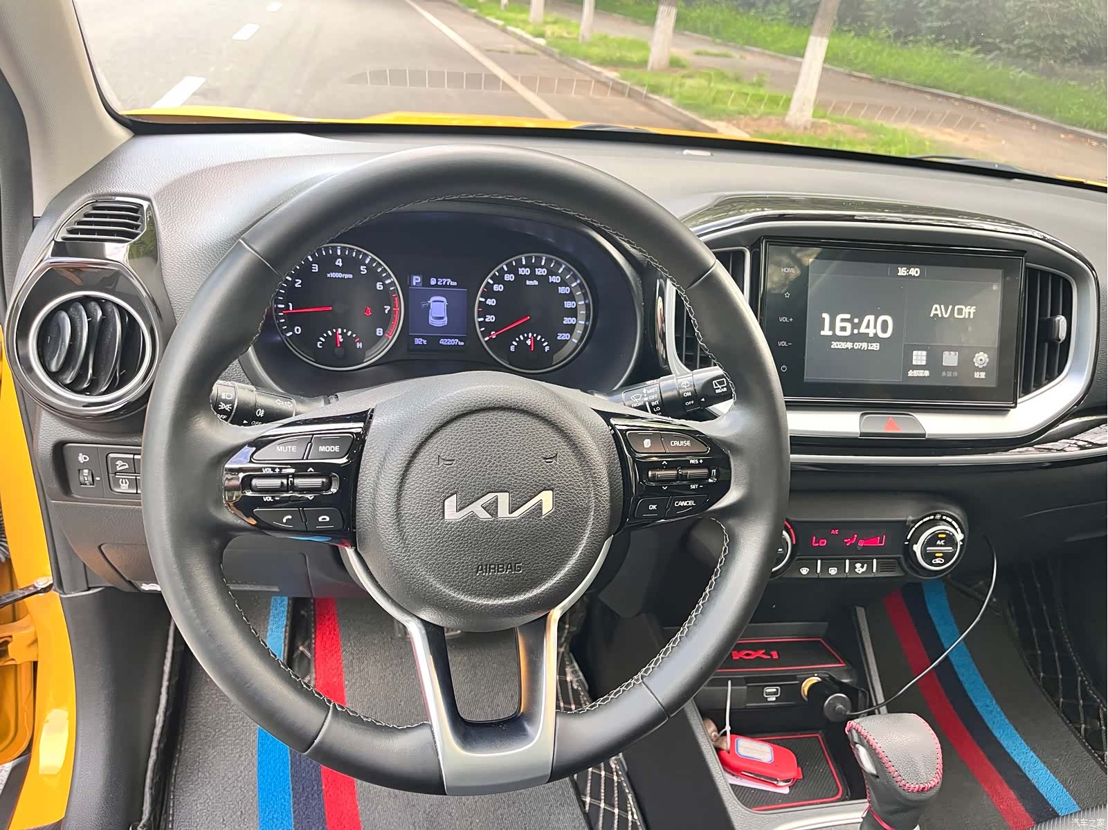 Kia KX1, 2022 10