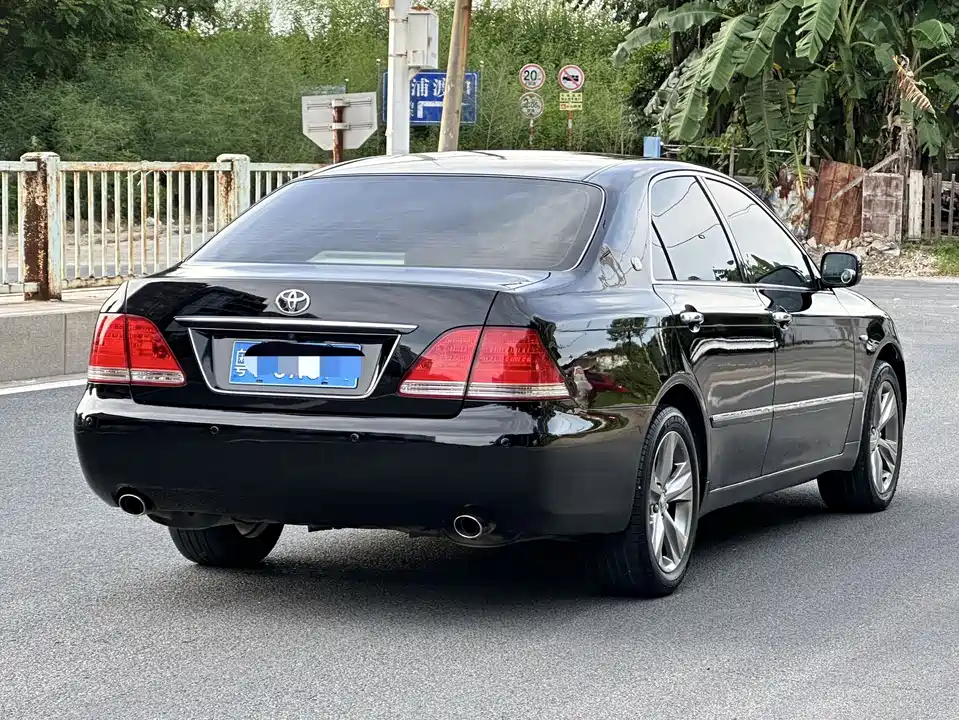 Toyota crown