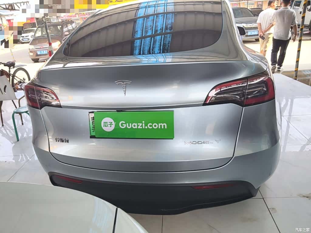 Tesla Model Y, 2024 6