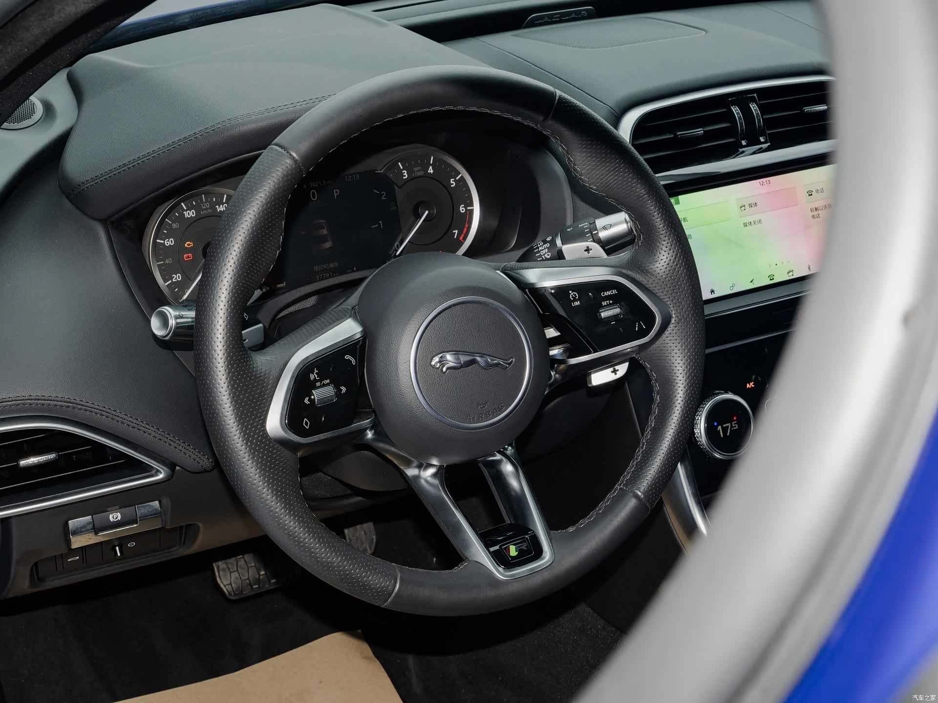 Land Rover XEL, 2021 16