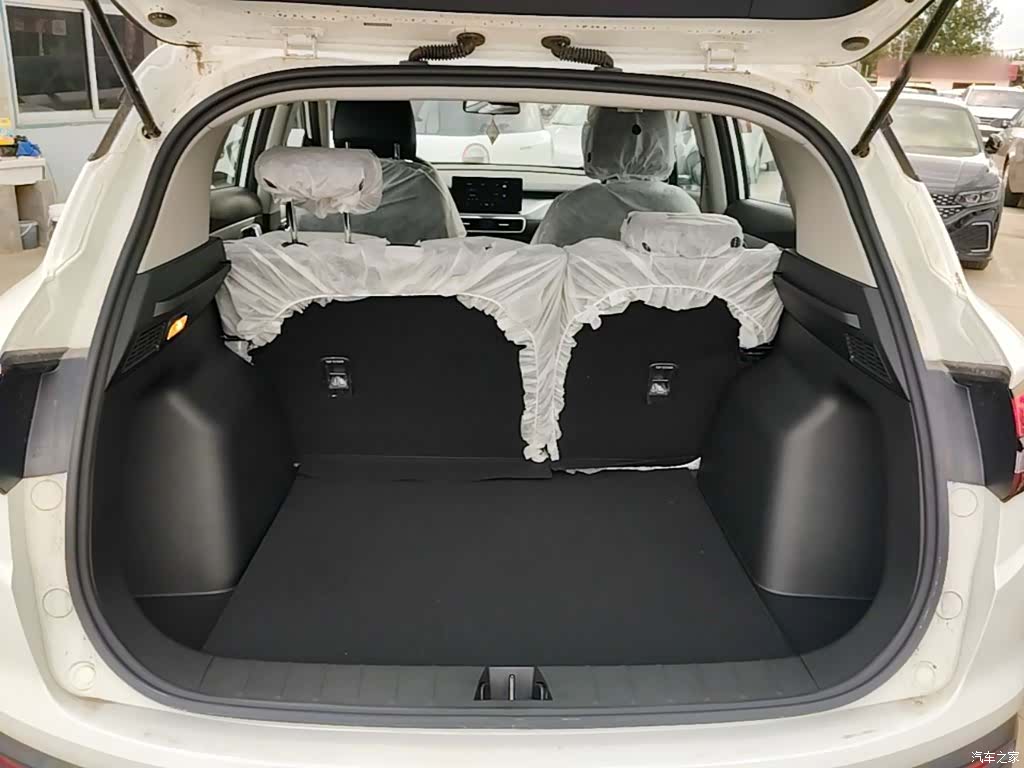 Geely Coolray, 2026 19