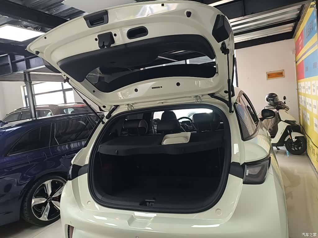 BYD Dolphin, 2024 19