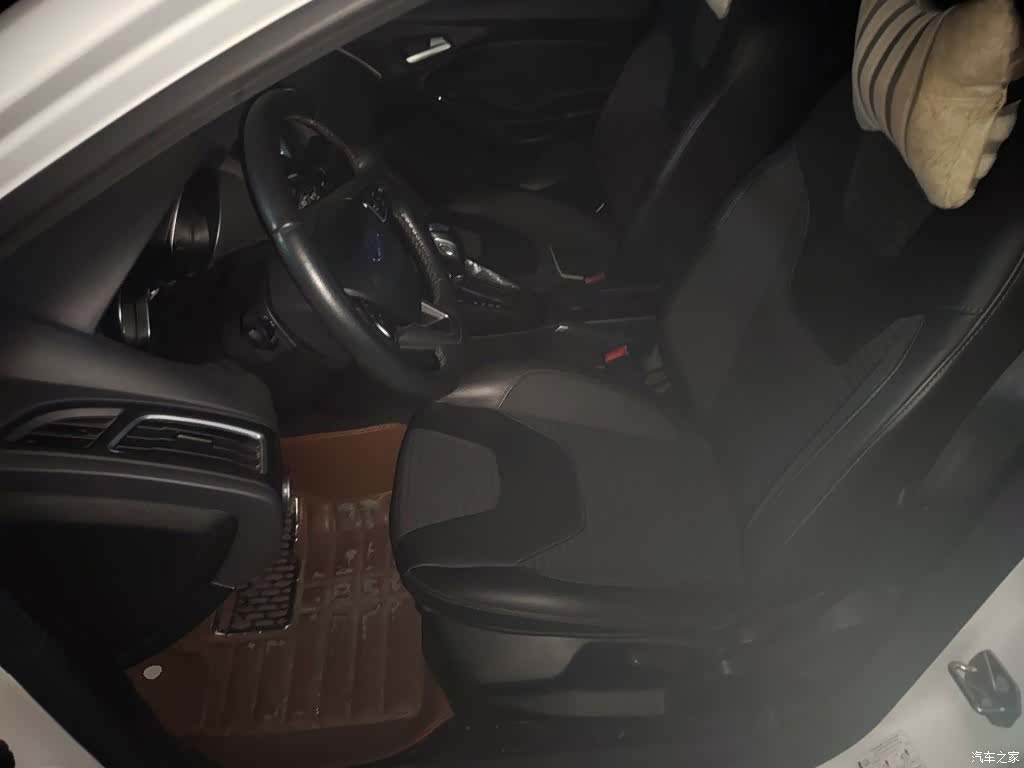 Ford Focus, 2015 12