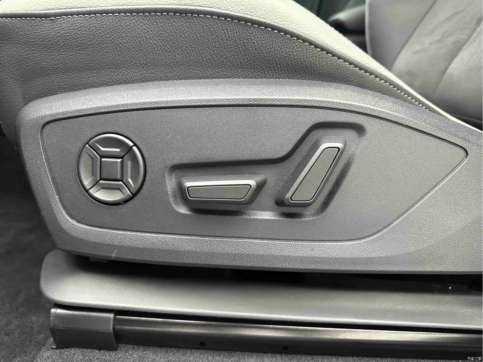 Audi Q3, 2022 11